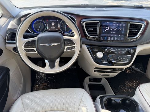 Used 2019 Chrysler Pacifica Limited w/ Advanced Safetytec Group FWD image 15