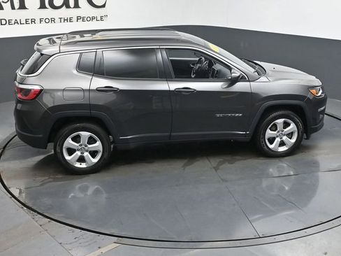 Used 2018 Jeep Compass Latitude w/ Popular Equipment Group AWD/4WD image 40