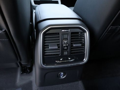 New 2025 Porsche Macan image 21