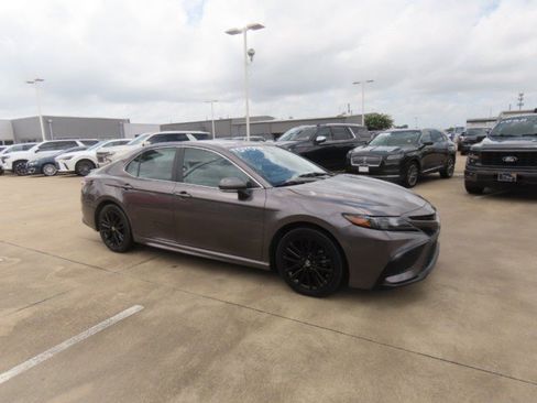 Used 2024 Toyota Camry SE FWD image 6