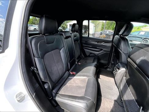 Used 2024 Jeep Grand Cherokee Altitude RWD image 27