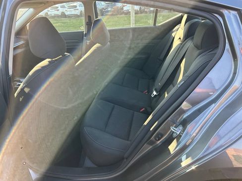 Used 2024 Nissan Altima 2.5 SV FWD image 10