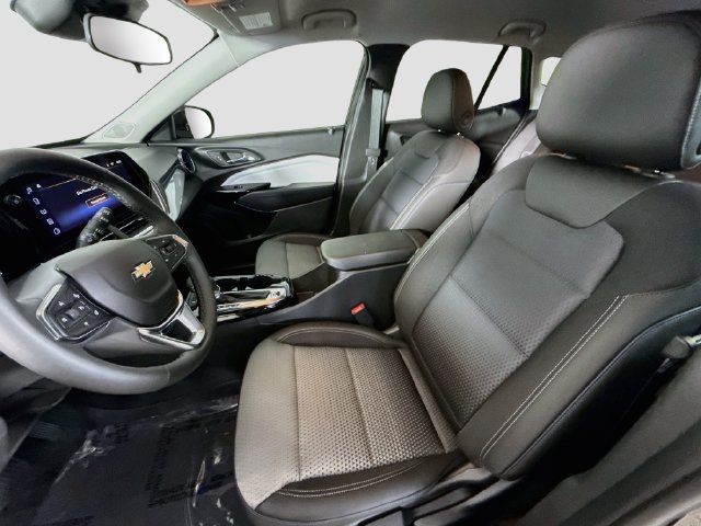 Used 2026 Chevrolet Trax LT w/ LT Convenience Package FWD image 21