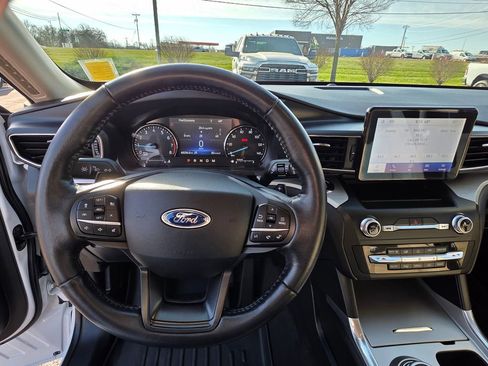 Used 2020 Ford Explorer XLT w/ Equipment Group 202A image 15