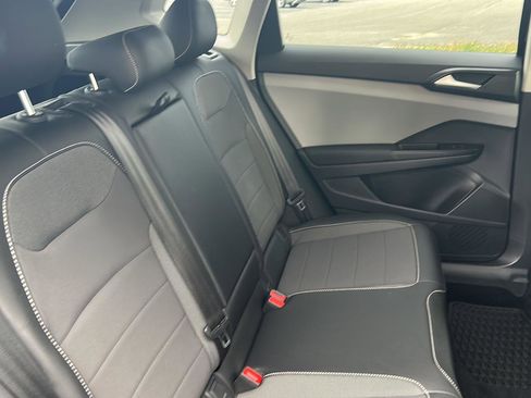 Certified 2022 Volkswagen Taos SE image 21