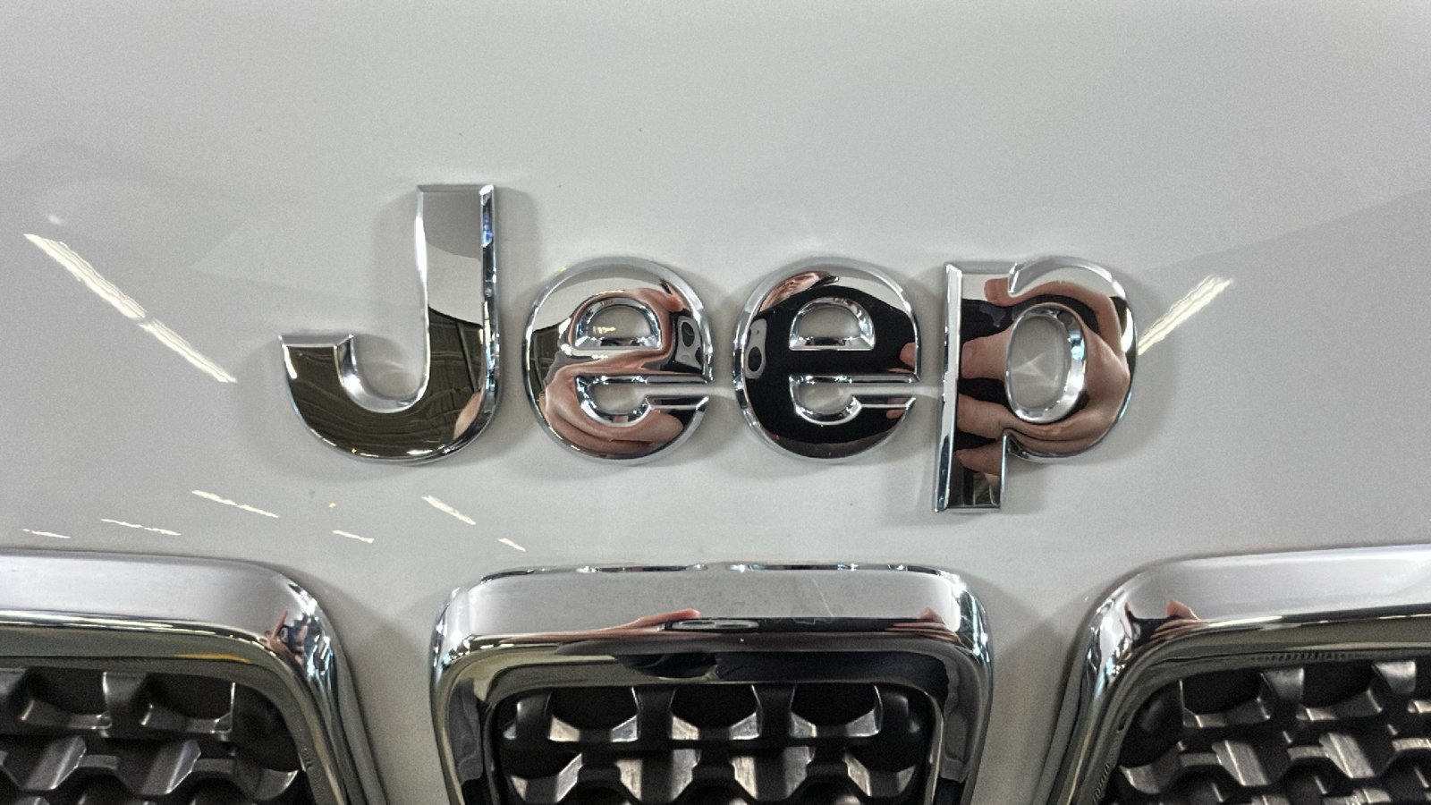 Used 2019 Jeep Cherokee Latitude Plus w/ Comfort/Convenience Group AWD/4WD image 10