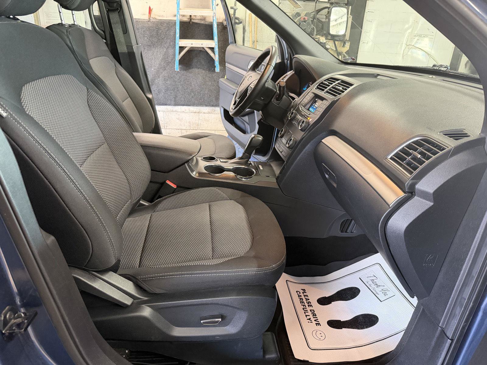 Used 2018 Ford Explorer XLT FWD image 30