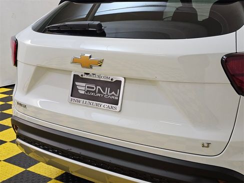 Used 2025 Chevrolet Trax LT image 13