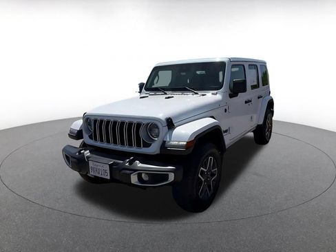 Used 2025 Jeep Wrangler Unlimited Sahara AWD/4WD image 6