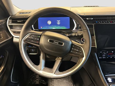 Used 2023 Jeep Grand Cherokee 4WD 4xe w/ Luxury Tech Group II image 18