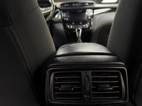 Used 2021 Nissan Rogue Sport SV image 38