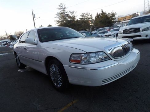 Used 2009 Lincoln Town Car Signature Limited image 7