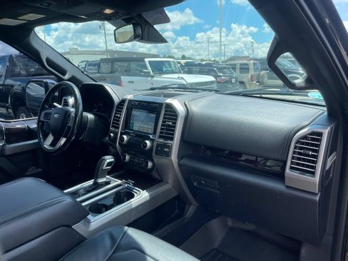 Used 2017 Ford F150 Platinum w/ Equipment Group 701A Luxury AWD/4WD image 17