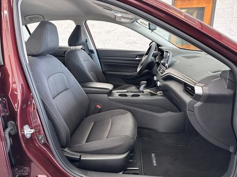 Used 2025 Nissan Altima 2.5 SV FWD image 44