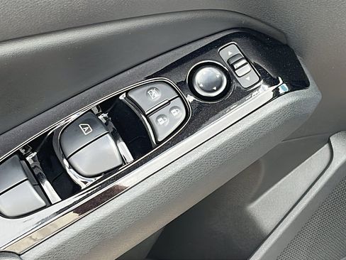 Used 2023 Nissan Altima 2.5 SV image 12