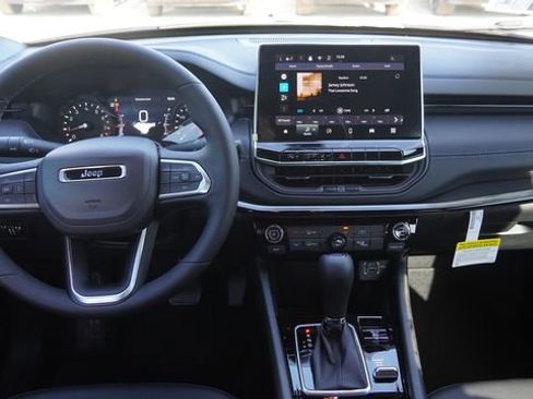 New 2026 Jeep Compass Latitude image 15