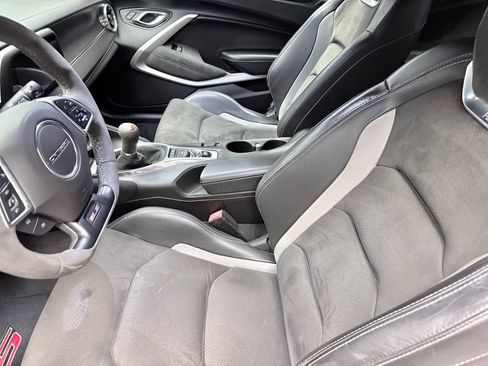 Used 2018 Chevrolet Camaro SS RWD image 10
