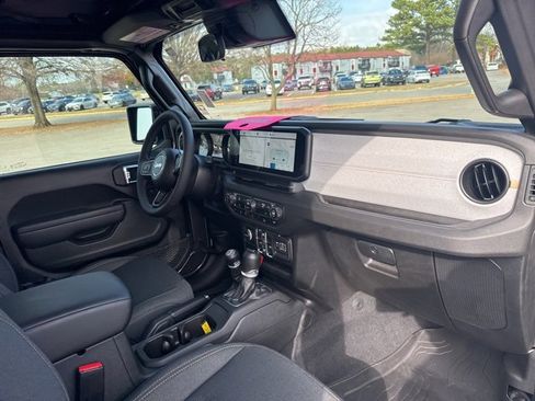 Used 2025 Jeep Gladiator Sport image 11