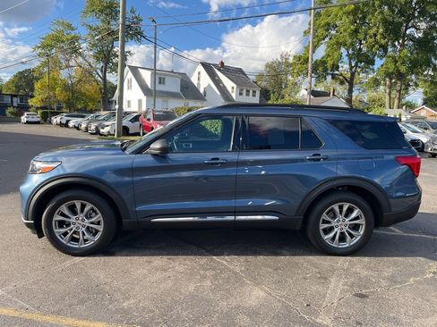 Used 2020 Ford Explorer XLT w/ Equipment Group 202A image 8