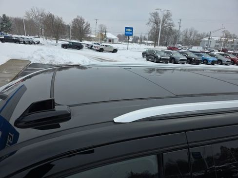 Used 2023 Chevrolet Suburban High Country w/ Advanced Technology Package image 13