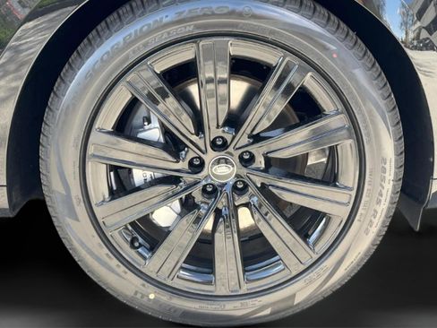 New 2025 Land Rover Range Rover SE image 39