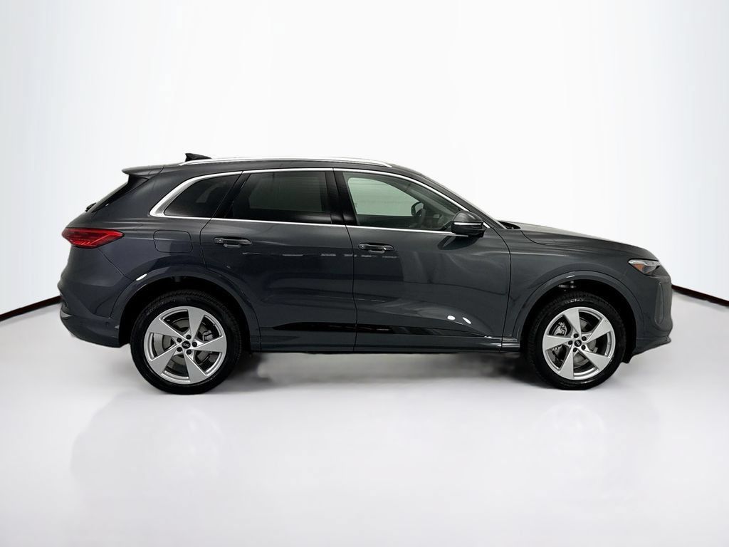 Used 2026 Audi Q5 Premium Plus w/ Premium Plus AWD/4WD image 4