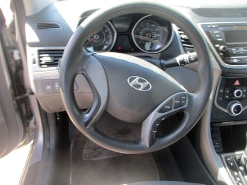 Used 2015 Hyundai Elantra SE FWD image 12