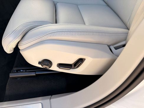 New 2026 Volvo XC90 B6 Ultra image 13