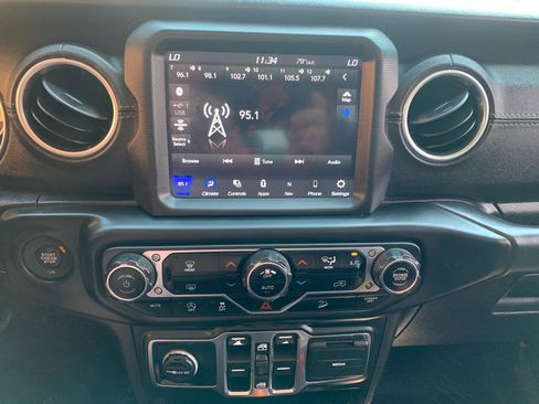 Used 2019 Jeep Wrangler Unlimited Sahara AWD/4WD image 23