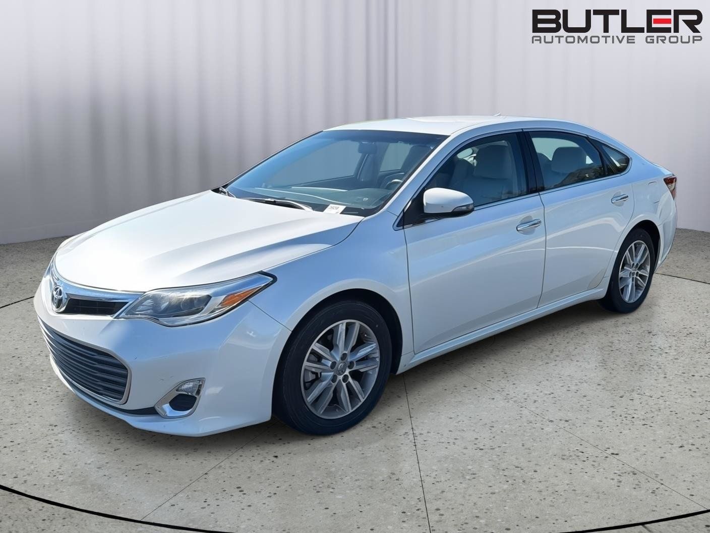 Used 2015 Toyota Avalon XLE FWD image 2