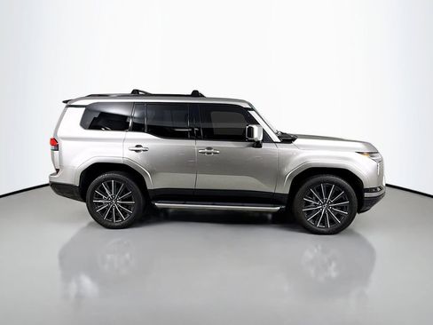 Certified 2024 Lexus GX 550 w/ Accessory Package (Z1) AWD/4WD image 4