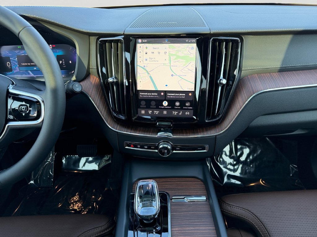 Certified 2024 Volvo XC60 B5 Ultimate w/ Climate Package AWD/4WD image 12