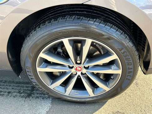 Used 2020 Jaguar F-PACE Prestige image 7