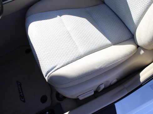 Used 2012 Toyota Camry XLE image 21