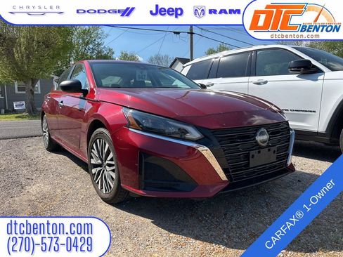 Used 2024 Nissan Altima 2.5 SV image 1