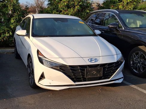 Used 2023 Hyundai Elantra SEL w/ Convenience Package image 2