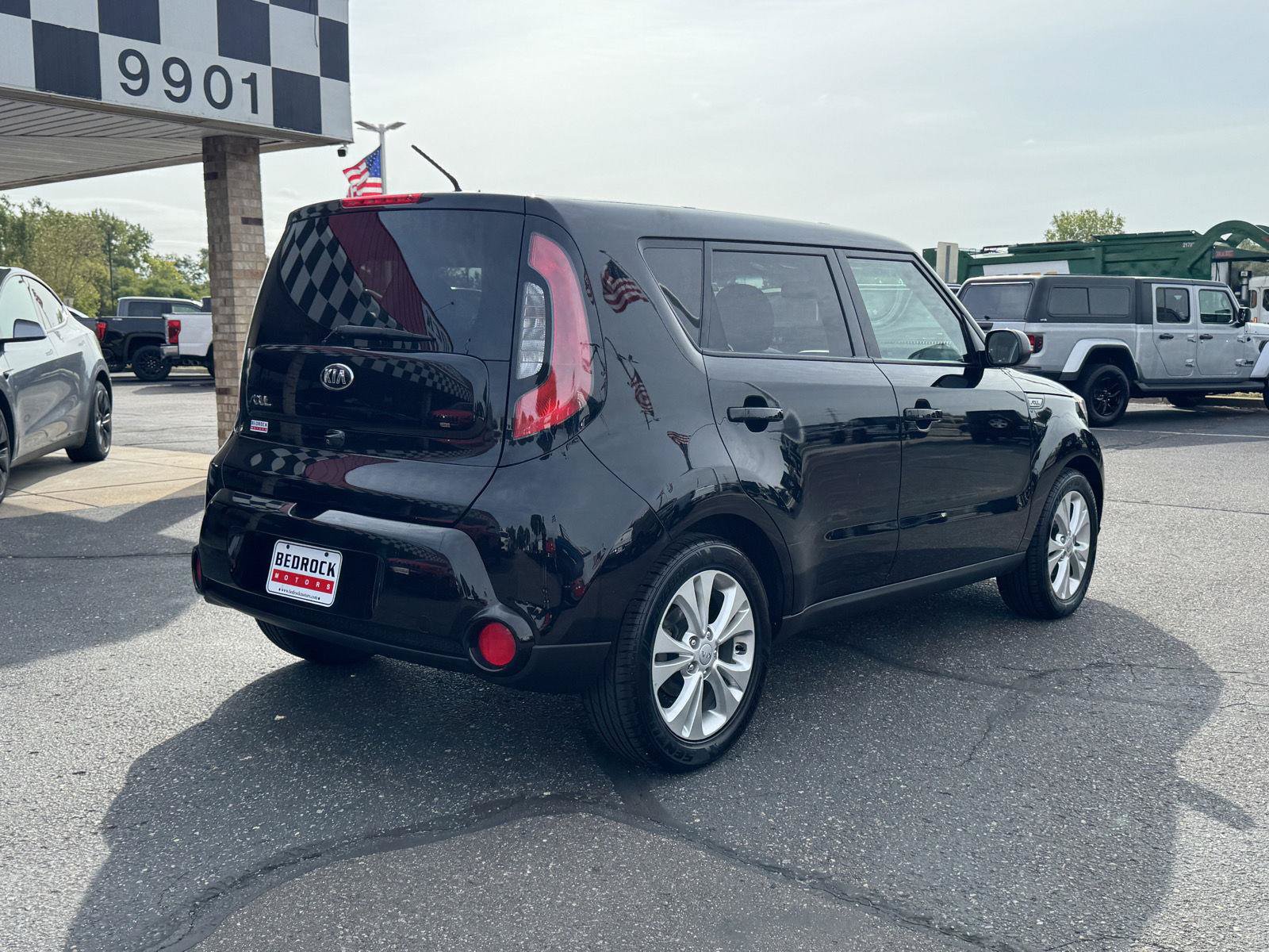 Used 2016 Kia Soul + FWD image 7