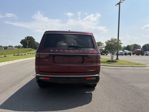 Used 2024 Jeep Wagoneer Series II AWD/4WD image 4