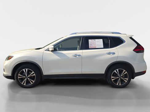 Used 2020 Nissan Rogue SV w/ Premium Package FWD image 2