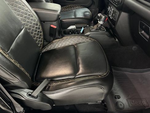 Used 2021 Jeep Wrangler Unlimited Sahara AWD/4WD image 61