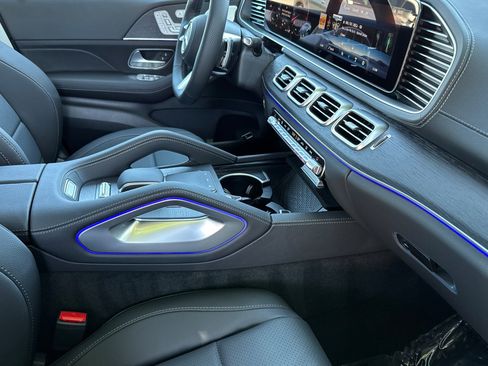 New 2026 Mercedes-Benz GLS 450 4MATIC image 17