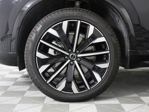 Certified 2025 Volvo XC90 B6 Ultra image 28