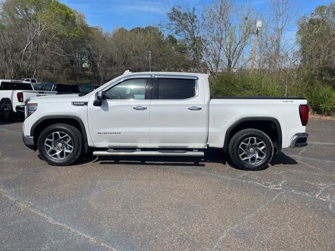 Used 2022 GMC Sierra 1500 SLT w/ SLT Convenience Package image 2