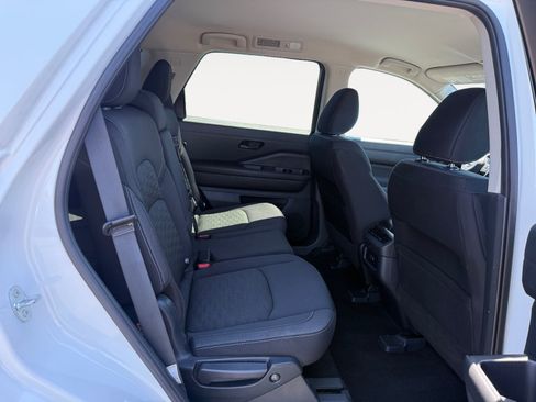Used 2024 Nissan Pathfinder SV FWD image 18