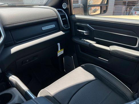 New 2026 RAM 2500 Laramie AWD/4WD image 10