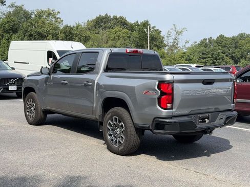 Used 2023 Chevrolet Colorado Z71 w/ Z71 Convenience Package 2 AWD/4WD image 3