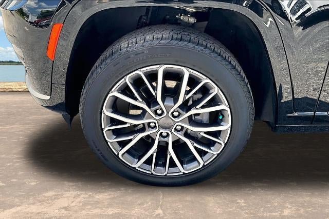 Used 2025 Jeep Grand Cherokee L Summit AWD/4WD image 30