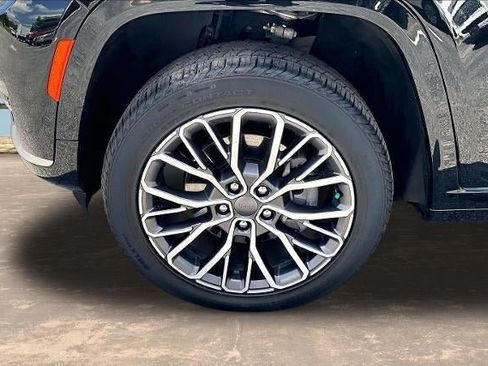 Used 2025 Jeep Grand Cherokee L Summit AWD/4WD image 30