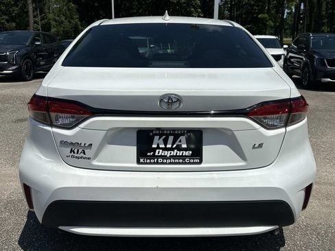 Used 2021 Toyota Corolla LE FWD image 3