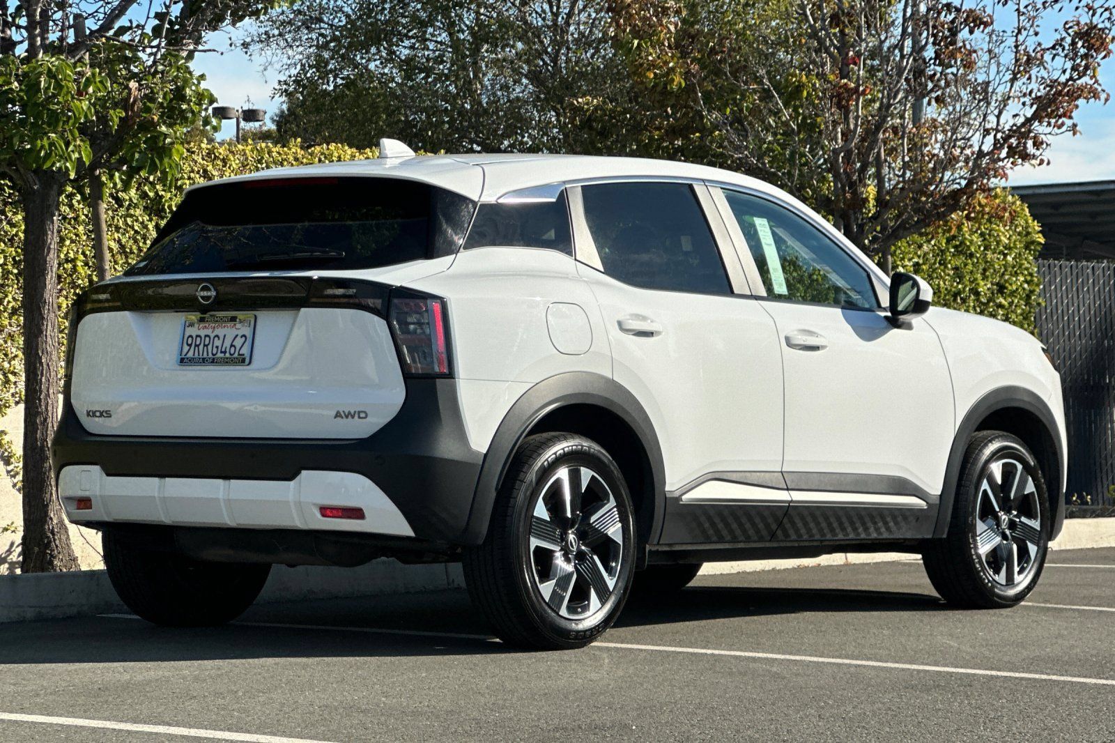 Used 2025 Nissan Kicks SV AWD/4WD image 4